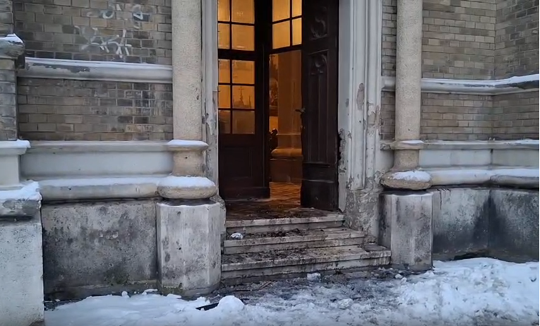 Otkriveno tko je zapalio vrata katoličke crkve u Srbiji