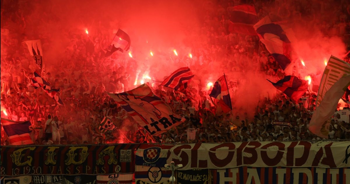 Torcida upalila baklje unatoč molbama Hajduka. UEFA bi ga mogla kazniti
