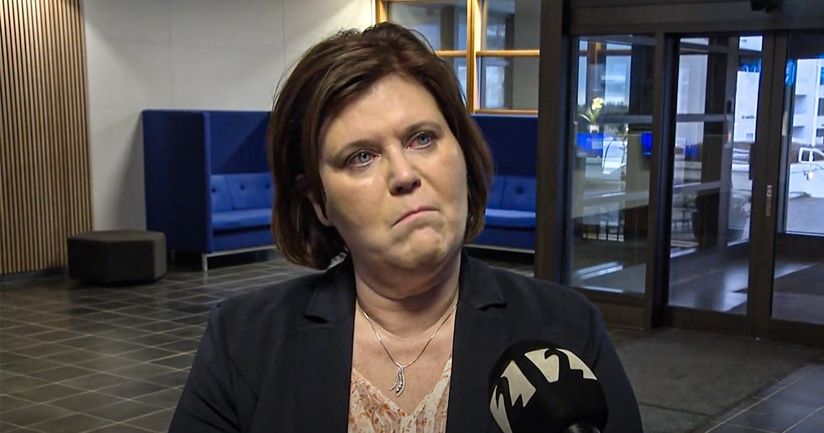 Ostavka islandske ministrice za djecu. S 22 godine dobila dijete s tinejdžerom (15)