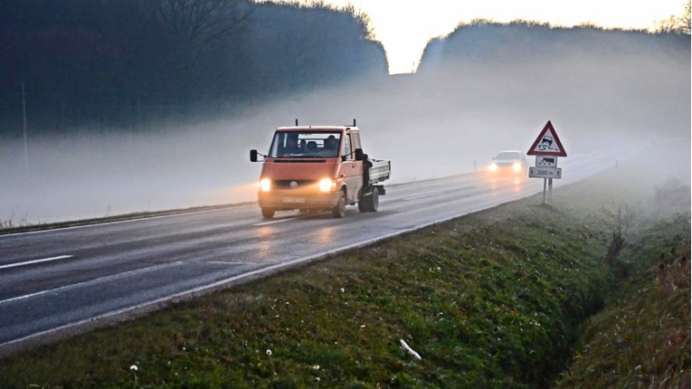 HAK upozorava vozače na maglu i mokre kolnike