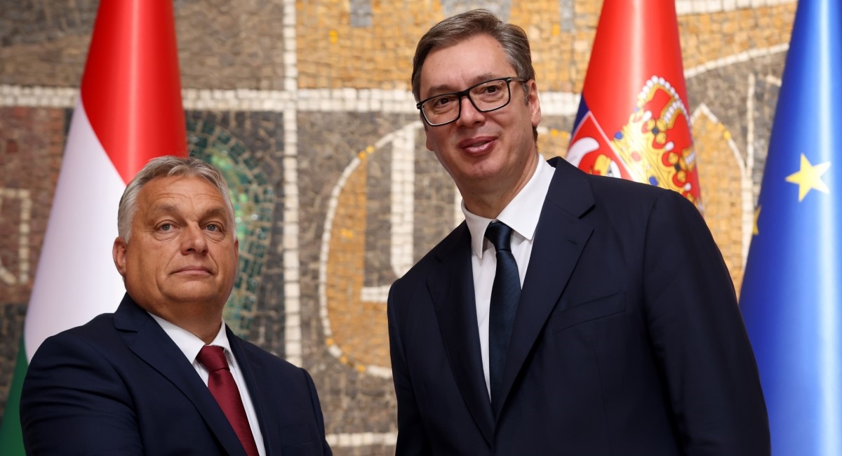Režimski tabloid: Vučić i Orban pregovaraju o vojnom savezu