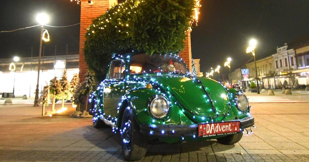 FOTO Hit Adventa u Daruvaru: Zelena Buba ukrašena lampicama ukrala pažnju