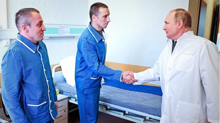 Putin posjetio ranjene ruske vojnike: "Želiš se vratiti u Ukrajinu? Naravno da hoćeš"