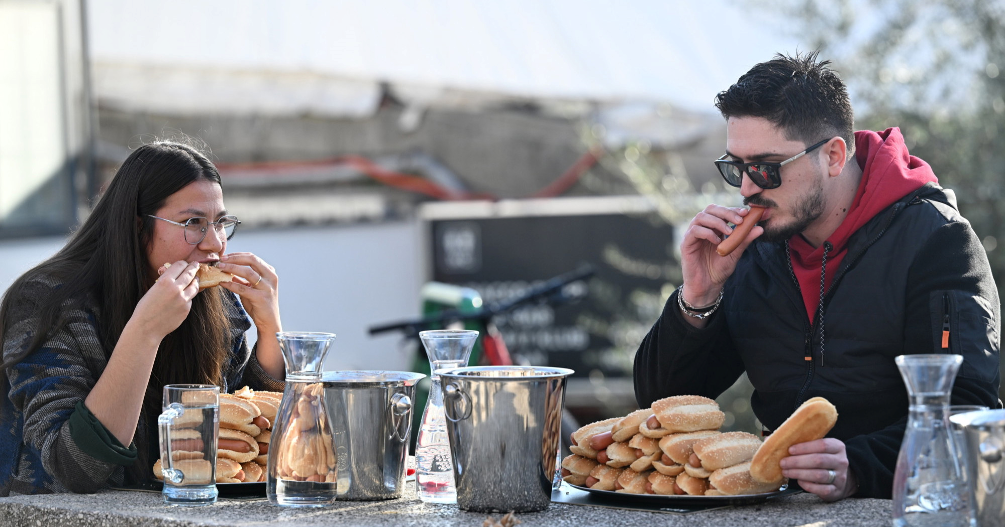 FOTO Na splitskom Pazaru održano natjecanje u jedenju hot dogova