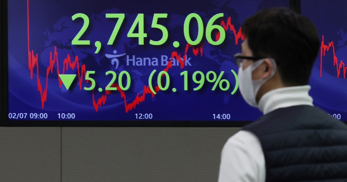 Azijske burze blago pale, dolar ojačao