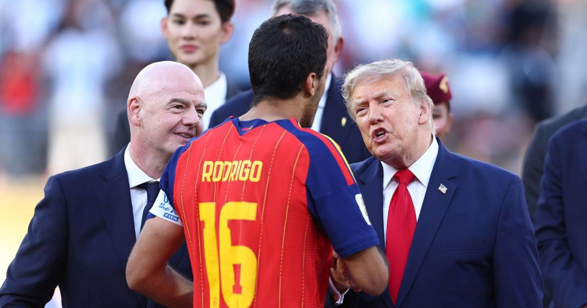 Laže li Trump o svojoj visini? Fotka sa španjolskim nogometašem izazvala raspravu