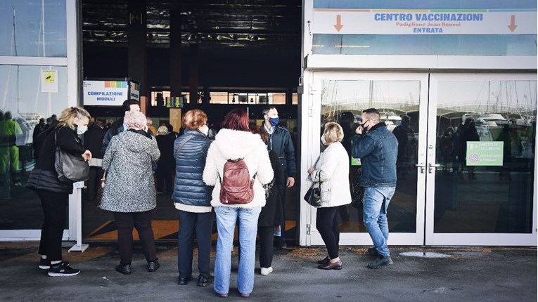 Italija uvodi karantenu putnicima iz Europske unije
