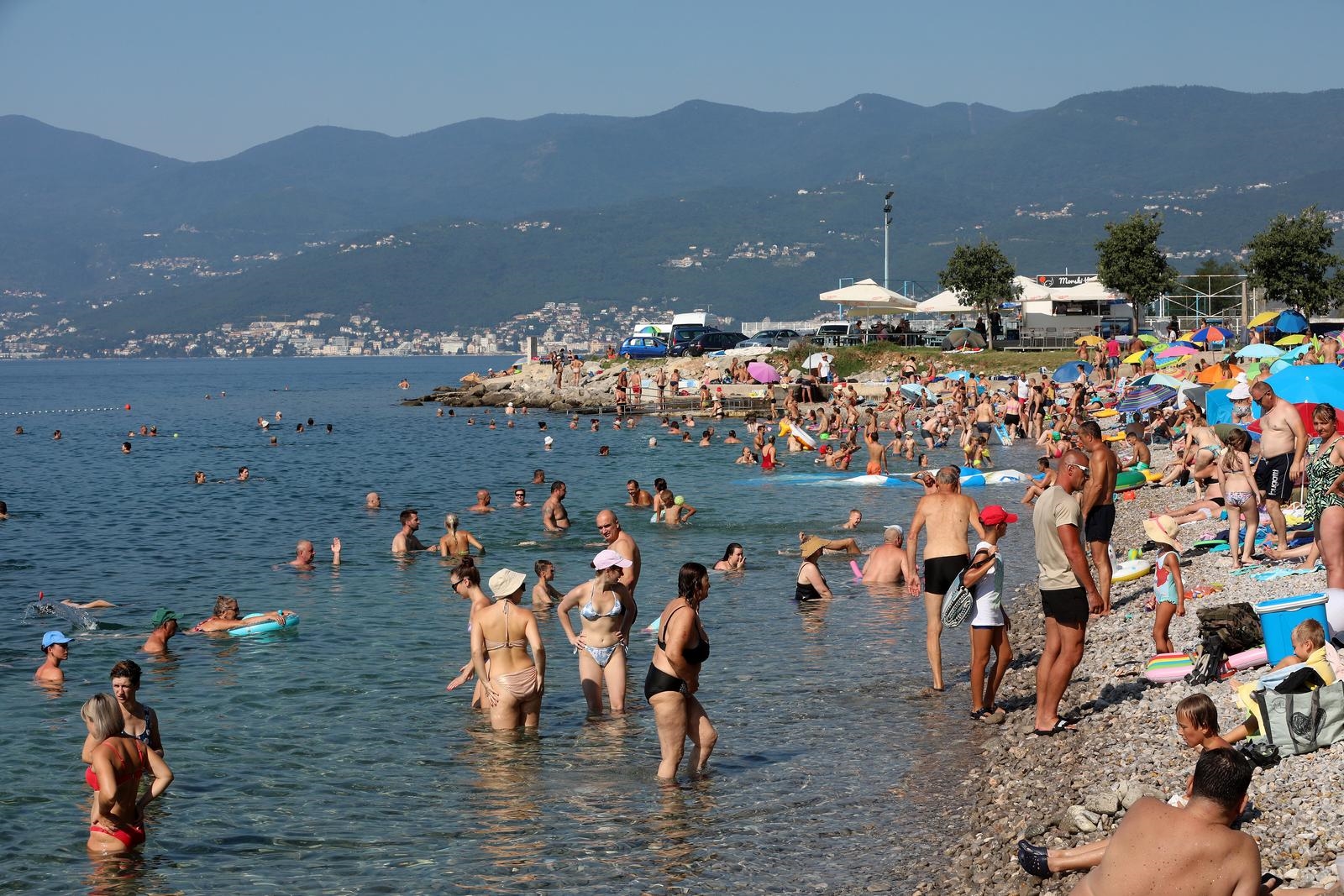 Danas vruće posvuda, u Slavoniji mogući pljuskovi. U Rijeci već sada 27°C