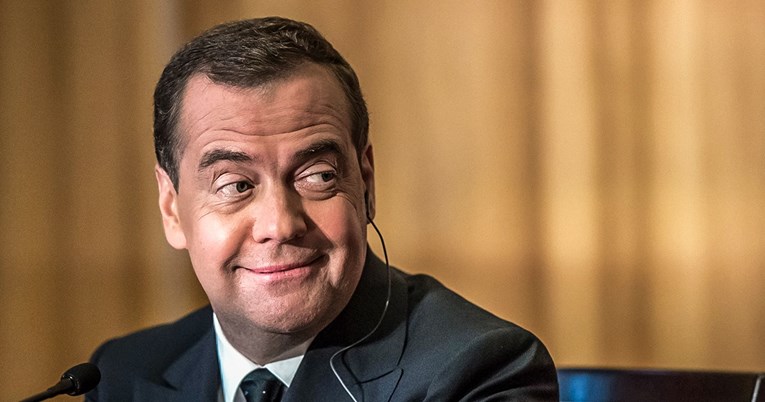 Medvedev napao Scholza: Starkeljo, što se čudiš?