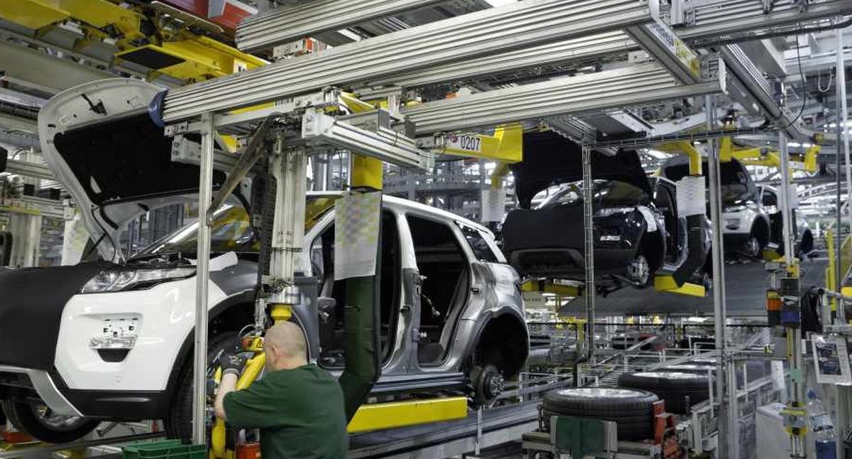 JLR zaustavlja proizvodnju Range Rovera zbog nestašice dijelova