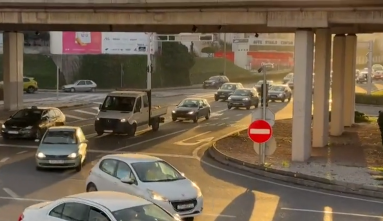 U Splitu promijenili režim rada semafora, dobili još veće gužve