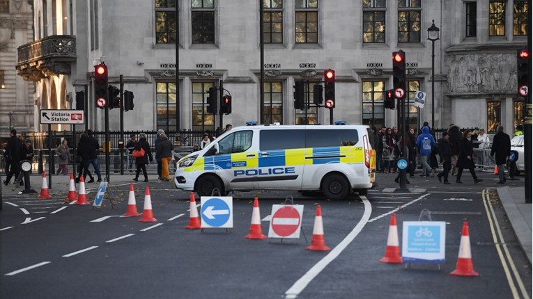 Policajci u središtu Londona ubili muškarca naoružanog s dva noža