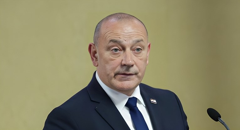 Ministar Medved nije prijavio 11 oranica, dva pašnjaka i dvije livade