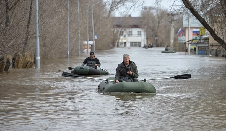 Deseci tisuća ljudi evakuirano nakon poplava u Rusiji. Vrhunac se tek očekuje