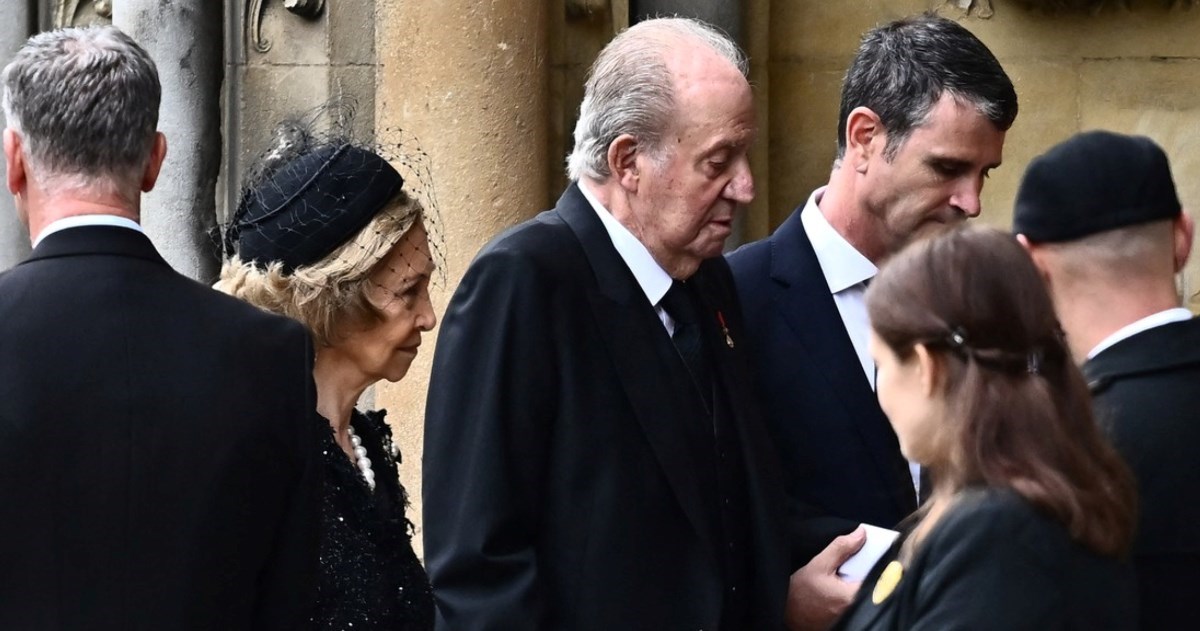 Bivši španjolski kralj stigao na kraljičin sprovod unatoč molbama da ne dolazi