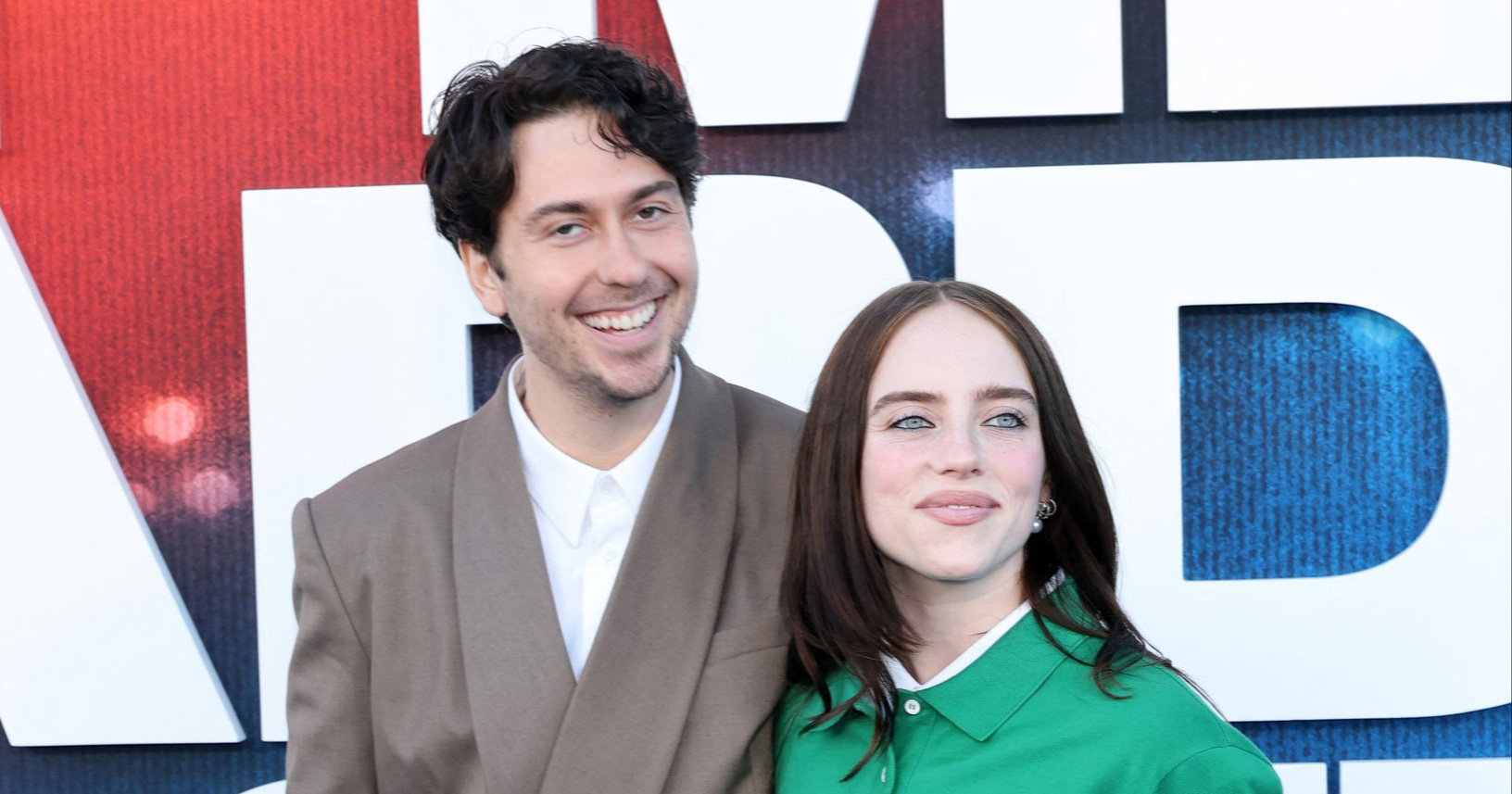 Billie Eilish prvi put pozirala s novim dečkom na crvenom tepihu