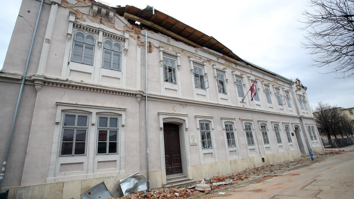 Devet škola u Banovini je potpuno neupotrebljivo za nastavu