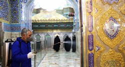 Dva muškarca lizala svetišta u Iranu zbog koronavirusa. Čeka ih zatvor?