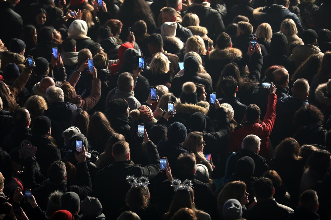 Trebaju li mobiteli biti zabranjeni na koncertima? Odluka pjevačice podijelila ljude