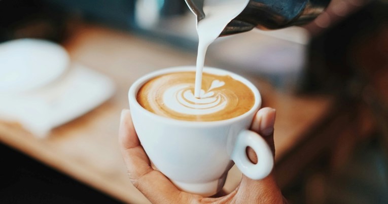 Konzumiranje previše kave tijekom ljeta može negativno utjecati na tijelo, evo kako