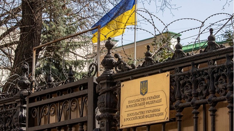 Osoblje ukrajinskog veleposlanstva evakuira se iz Rusije u Latviju