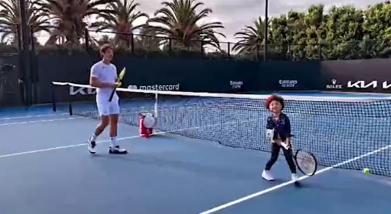 Serena Williams objavila snimku svoje trogodišnje kćerkice kako trenira tenis