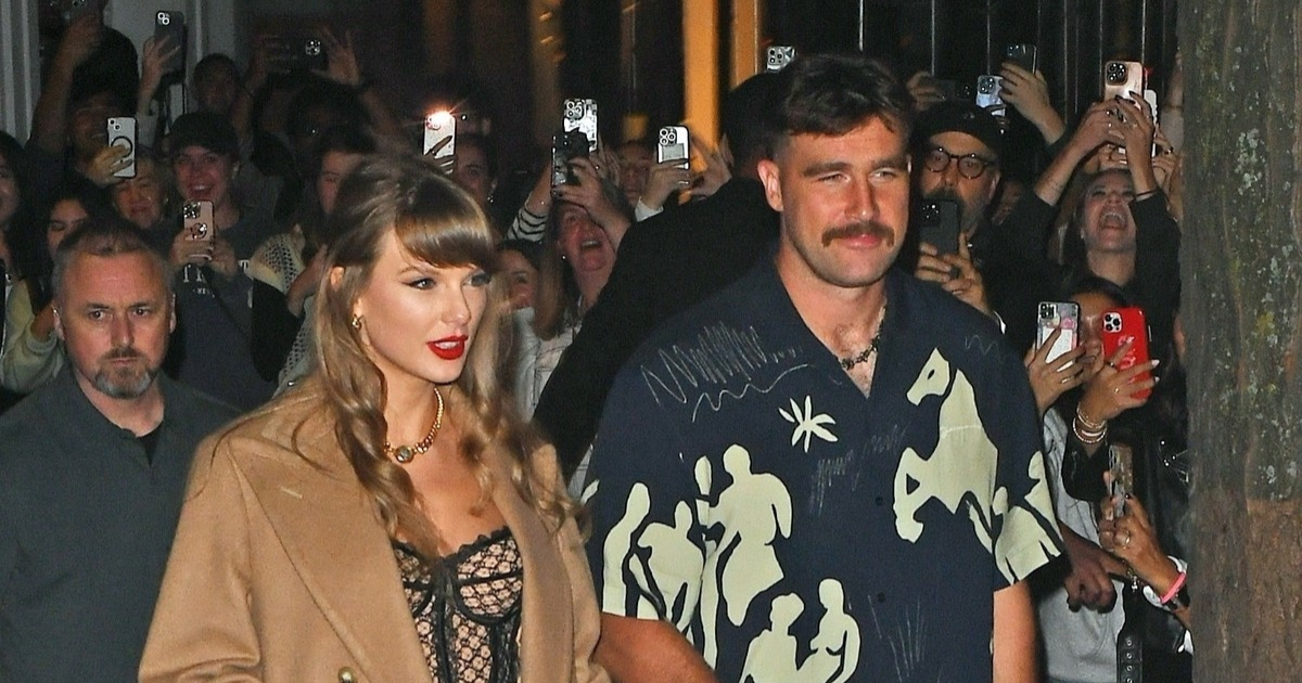Izgleda baš moćno: Taylor Swift oduševila u korzetu i kožnoj mini suknji