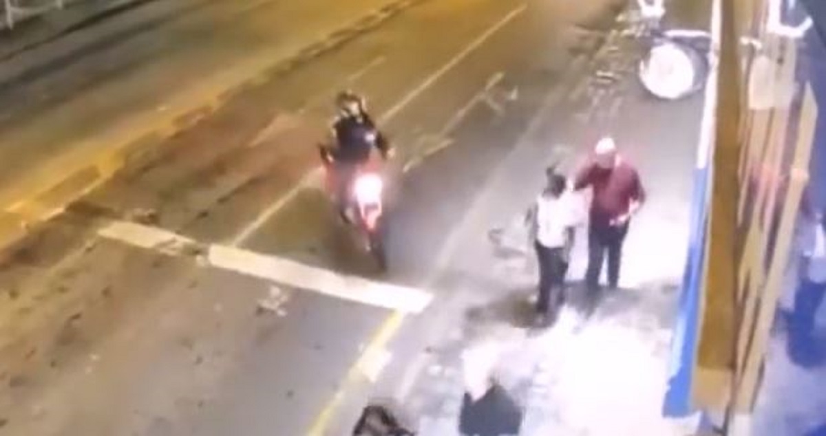 Htio opljačkati par na ulici, nije očekivao da će bježati glavom bez obzira