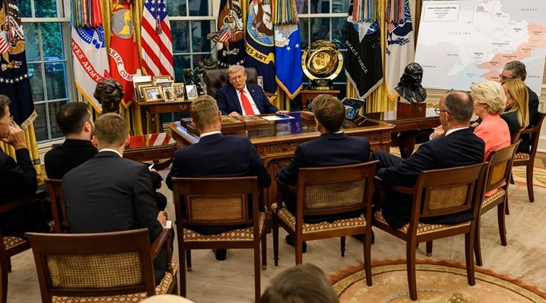 Trump je postavio kartu u Bijeloj kući i poslao jasnu poruku Zelenskom