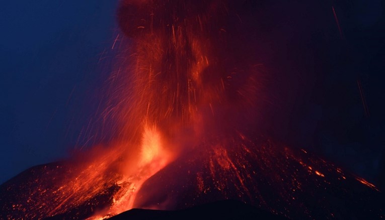 Etna opet eruptirala