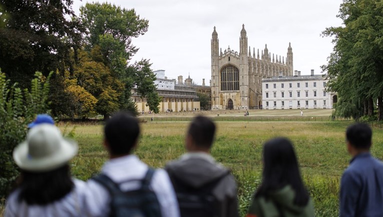 Britansko ministarstvo slat će poruke stranim studentima da odu kad im istekne viza