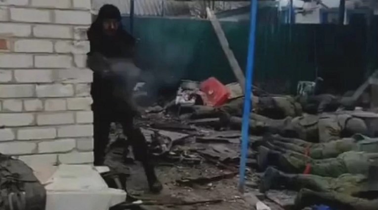 VIDEO Ukrajina o spornoj snimci: Rusi su glumili da se predaju, branili smo se