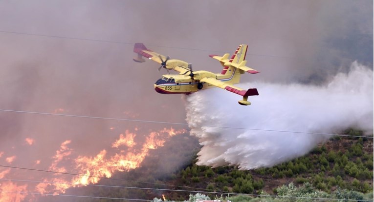 Požar kod Učke gase dva kanadera i dva zračna traktora