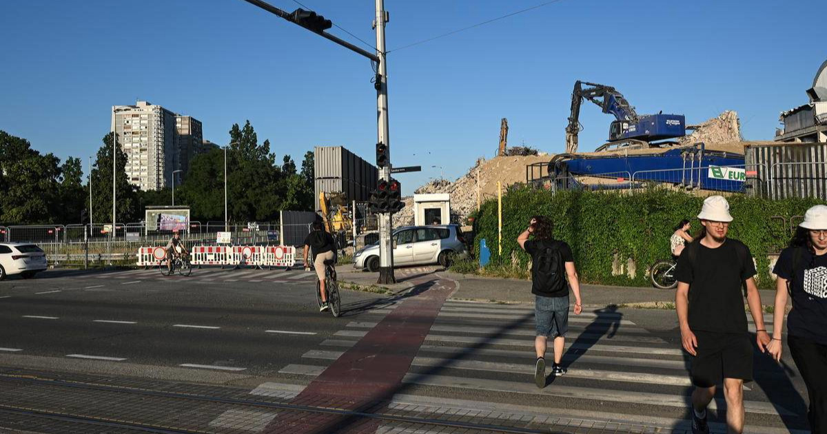 Vjesnika više nema. Treba li se tramvajska stanica i dalje zvati Vjesnik?