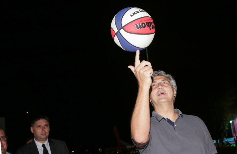 Pogledajte kako Plenković barata košarkaškom loptom