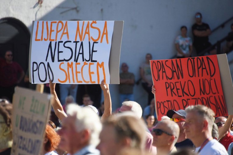 Istrijani blokirali pristup cementari. Ne žele spaljivanje gospićkog otpada