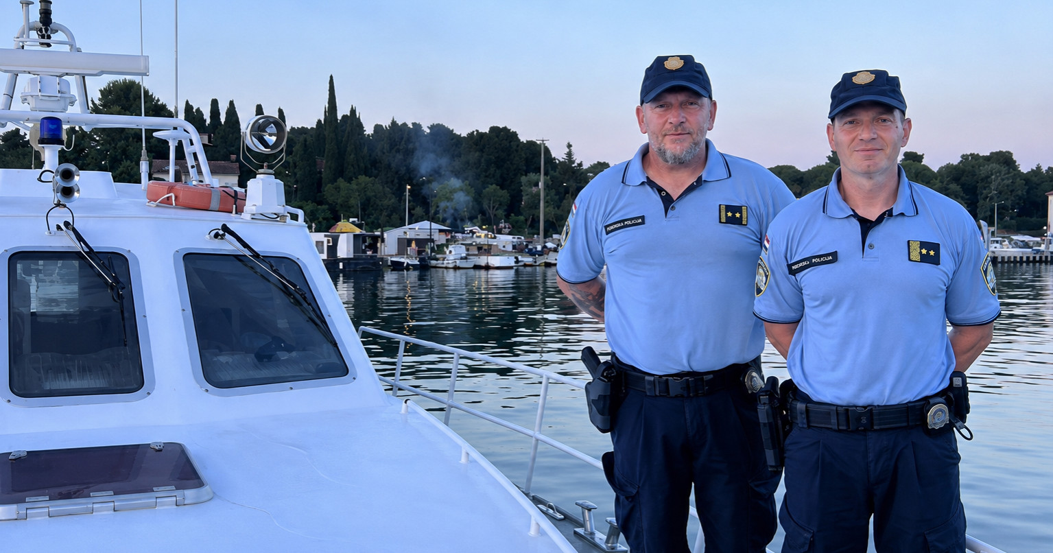 Par iscrpljen plutao morem 3 sata. Spasili ih policajci Mario i Dalibor