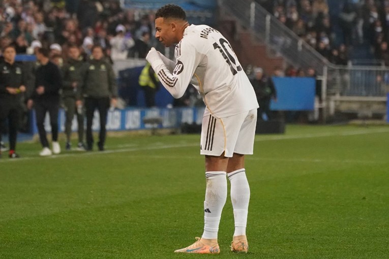 Mbappe spriječio suigrače da naprave špalir Barceloni nakon Superkupa