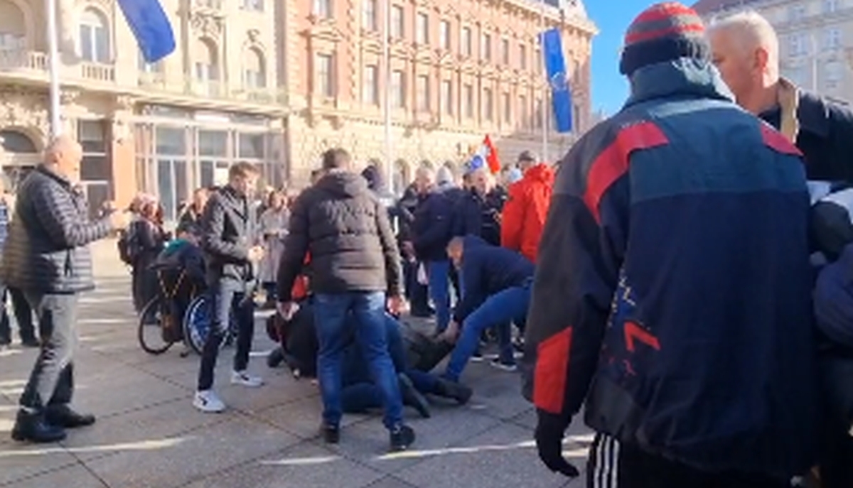 VIDEO Na trgu nakon klečanja izbila tučnjava. Privedeni Austrijanac i Francuz
