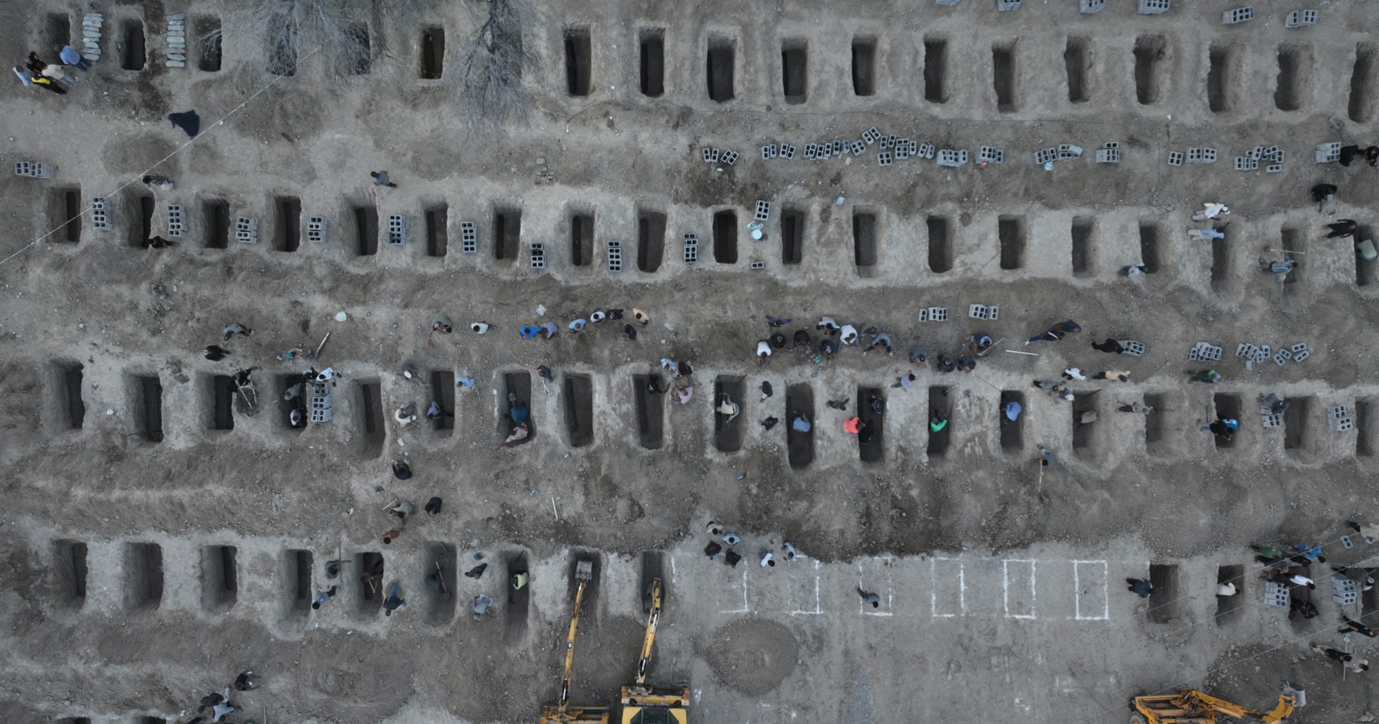 VIDEO Tisuće na pogrebu učenica iz iranske škole, objavljene snimke iz zraka