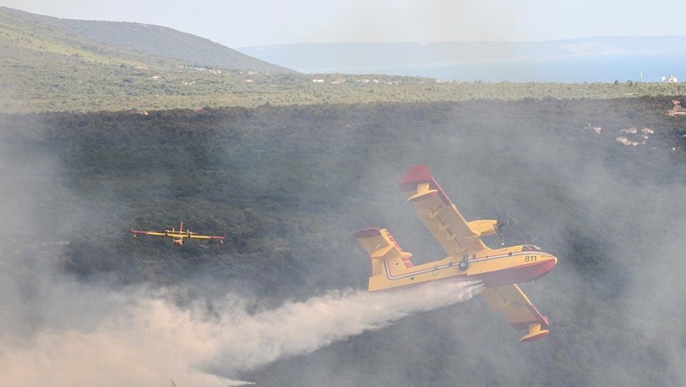 EU uspostavlja flotu aviona i helikoptera za gašenje požara u Europi