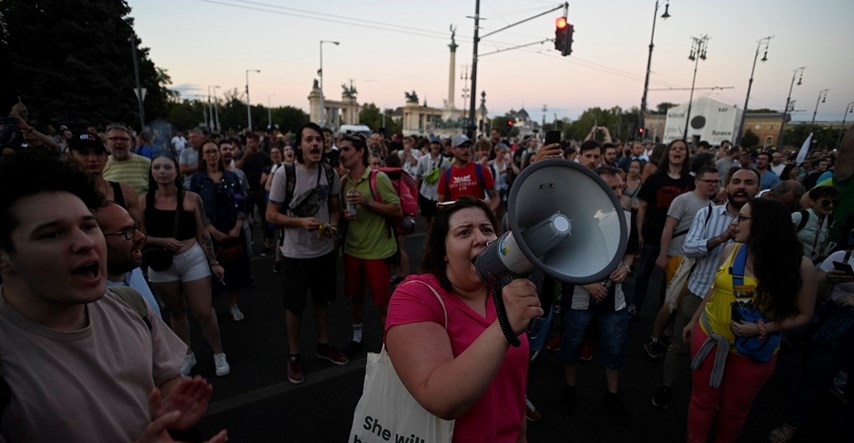 Tisuće ljudi u Budimpešti prosvjedovale zbog Orbanovog povećanja poreza