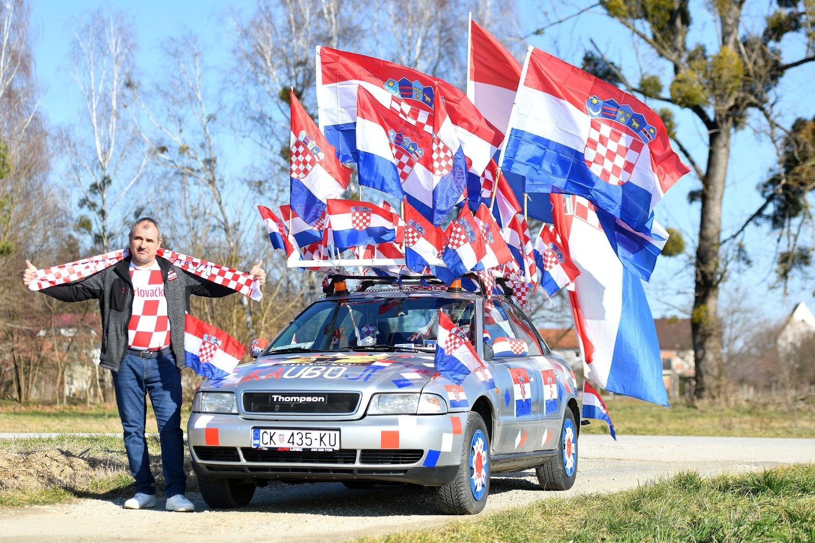 Međimurac ukrasio auto sa 60 hrvatskih zastava. Pažnju privukao natpis iznad tablica