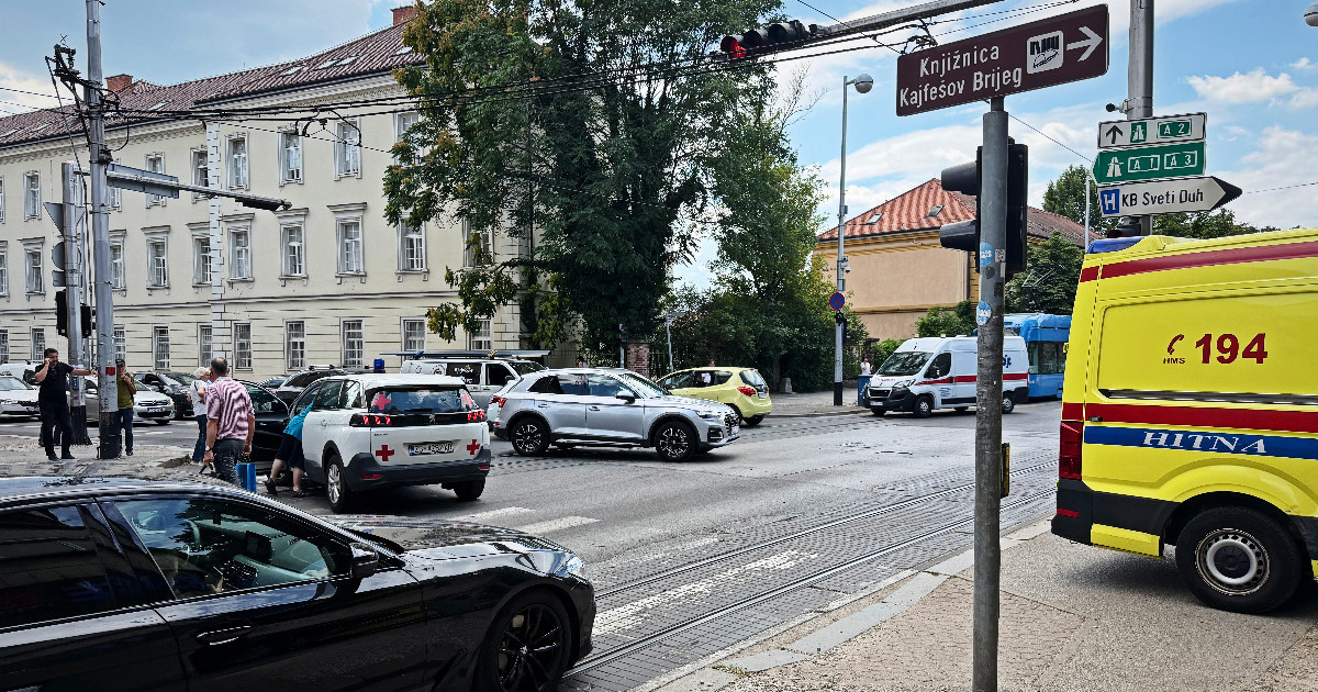 FOTO Prometna u širem centru Zagreba, tramvaji stali. Stvara se gužva