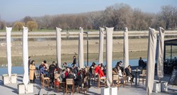 Sunčana subota u Slavoniji: Traži se mjesto više na terasi kafića, ali i na parkingu
