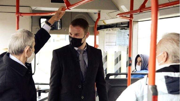 Banja Luka i službeno ima 27-godišnjeg gradonačelnika, na posao je došao autobusom