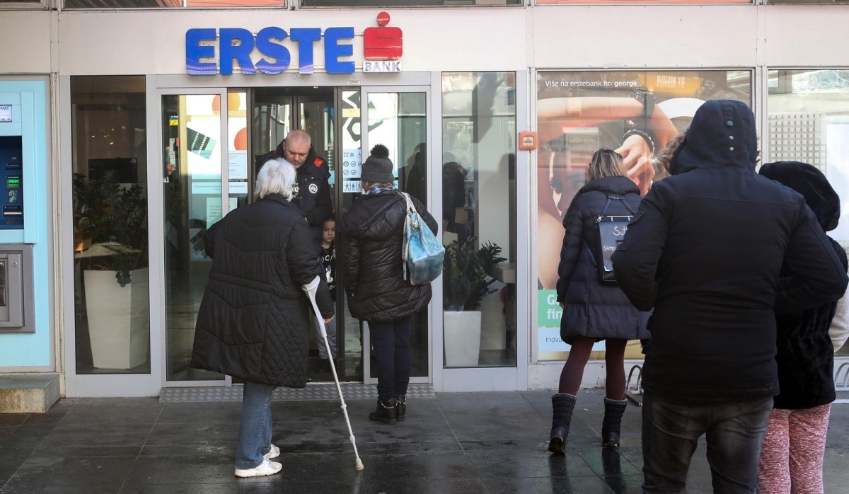 Erste banka mijenja naknade, neke povećavaju, neke smanjuju