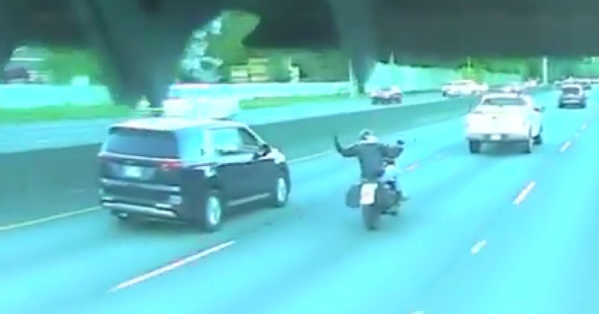 VIDEO Nasilje na cesti: Pogledajte kako je vozač automobila namjerno udario motocikl