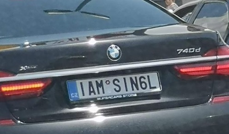 Registracija na autu turista iz Češke nasmijala Zadrane: "I uz BMW?"
