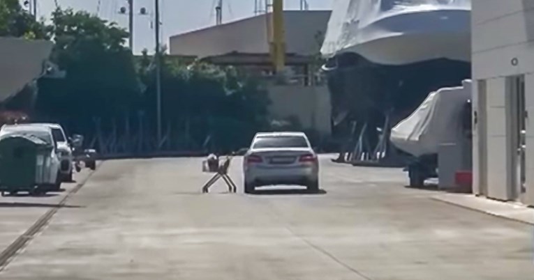 Fejsom se širi bizarna snimka iz Trogira: "Ono kad parkiraš na zadnjem mjestu..."